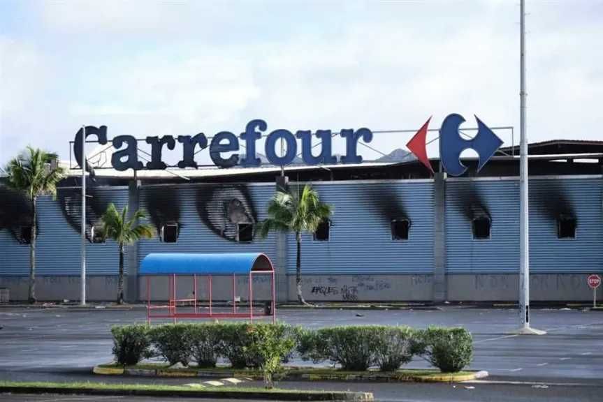 كارفور يغلق جميع فروعه فجأة في دولة خليجية جديدة.. الأسباب والتداعيات