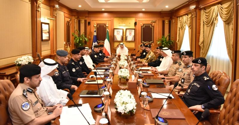 اليوسف يترأس اجتماعاً مع قيادات «الداخلية»: تعزيز الانتشار الأمني ورفع الجاهزية الميدانية