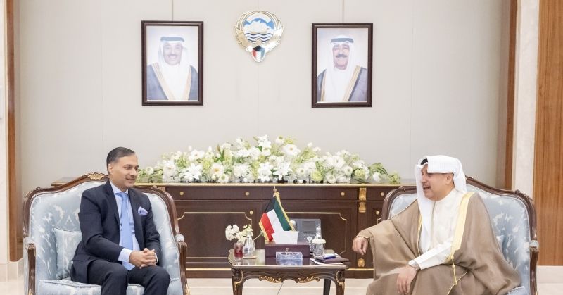 وزير شؤون الديوان الأميري يستقبل سفير الهند وممثل سلطان البهرة