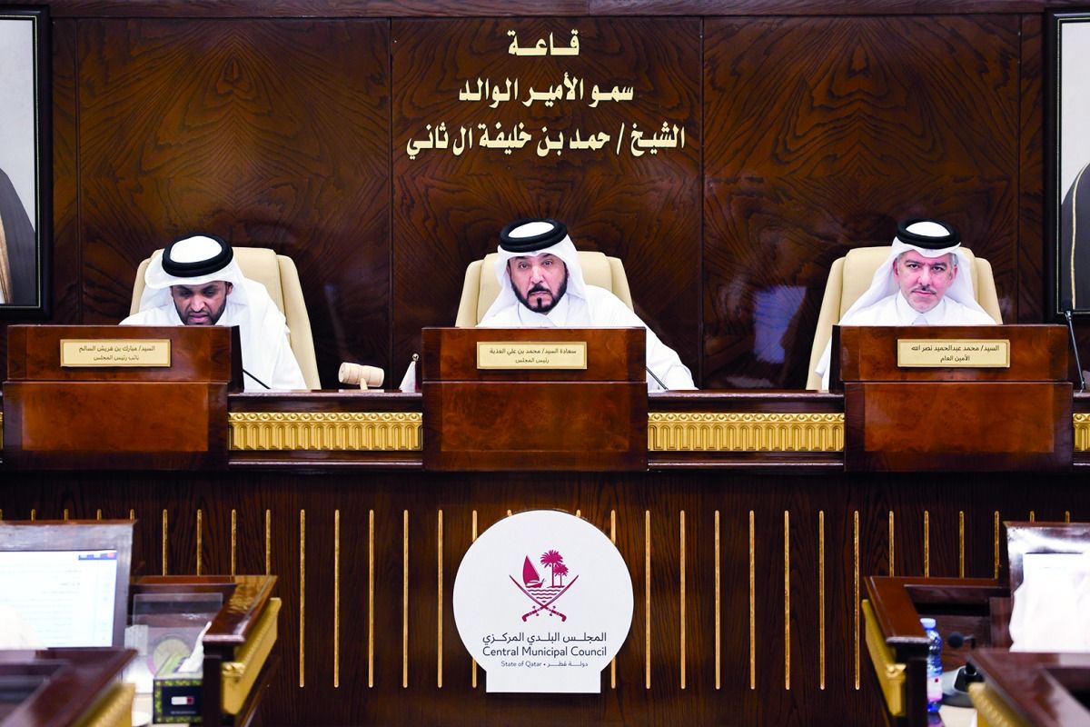 «البلدي» يستعرض خططاً للحد من الازدحام والحوادث المرورية