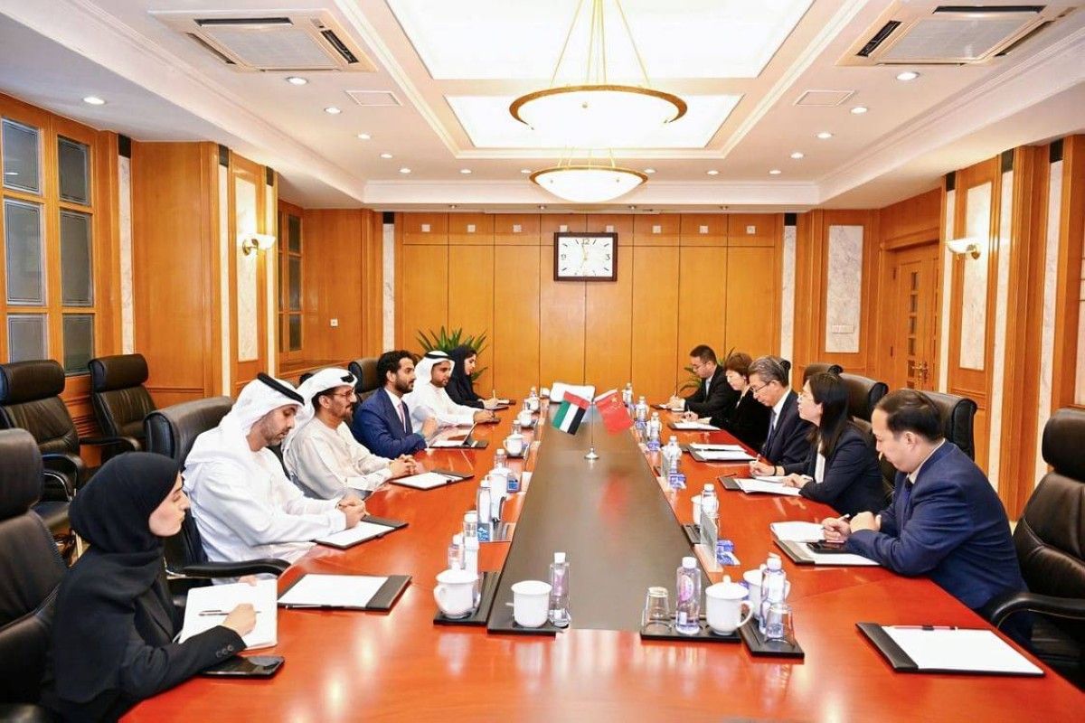 الإمارات والصين تبحثان تسريع التعاون في الاقتصاد الجديد والسياحة والملكية الفكرية