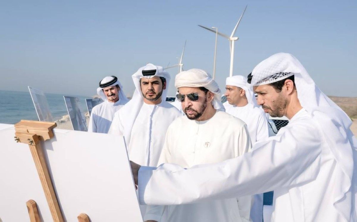 حمدان بن زايد يتفقد مشاريع تطويرية في جزيرة دلما ويلتقي الأهالي