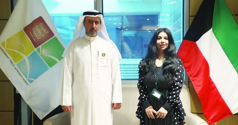 نوف بهبهاني خلال استقبالها راشد المري