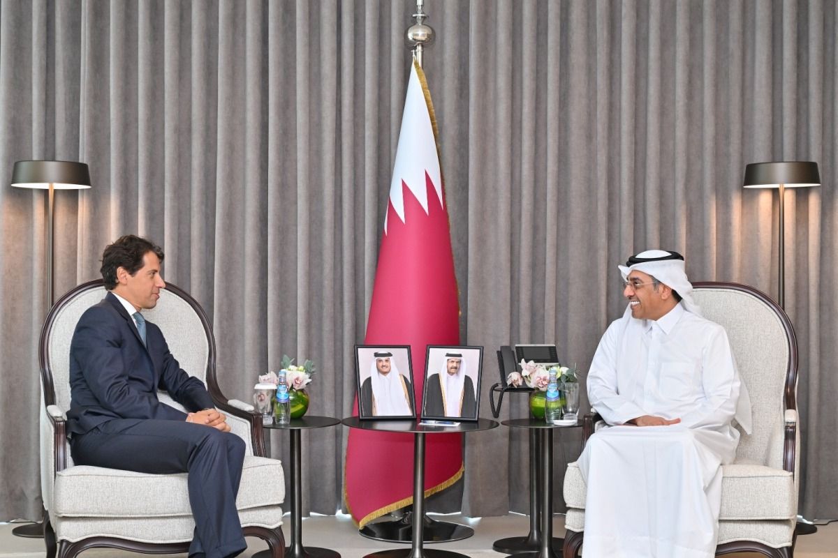 وزير العمل يجتمع مع السفير الإيطالي