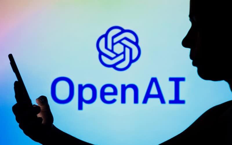 “OpenAI” تستعين بـ”حليف أبل” لغزو عالم الأجهزة الذكية