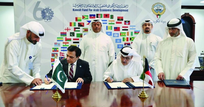 من مراسيم توقيع اتفاقية القرض