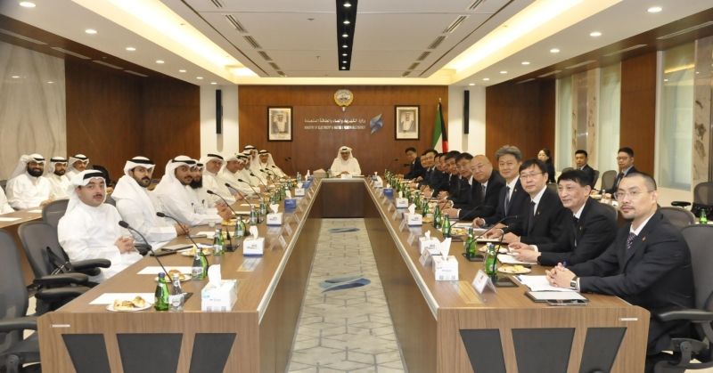 المخيزيم: مشاريع «الشقايا» و«العبدلية» ركائز رئيسية في إستراتيجية «الطاقة النظيفة»