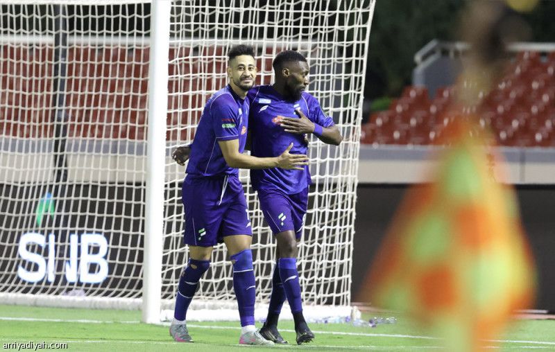 الفتح يصفي حسابات الجبلين.. ويتأهل