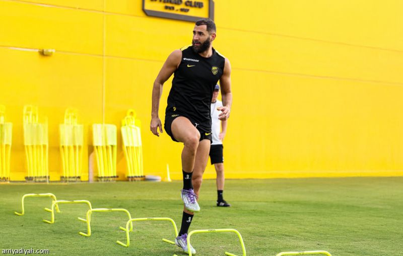 بنزيما يقود الاتحاد أمام النصر