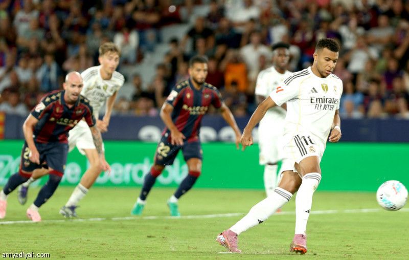 الريال يوجع ليفانتي برباعية.. وإشبيلية يسقط أمام «الغواصات»