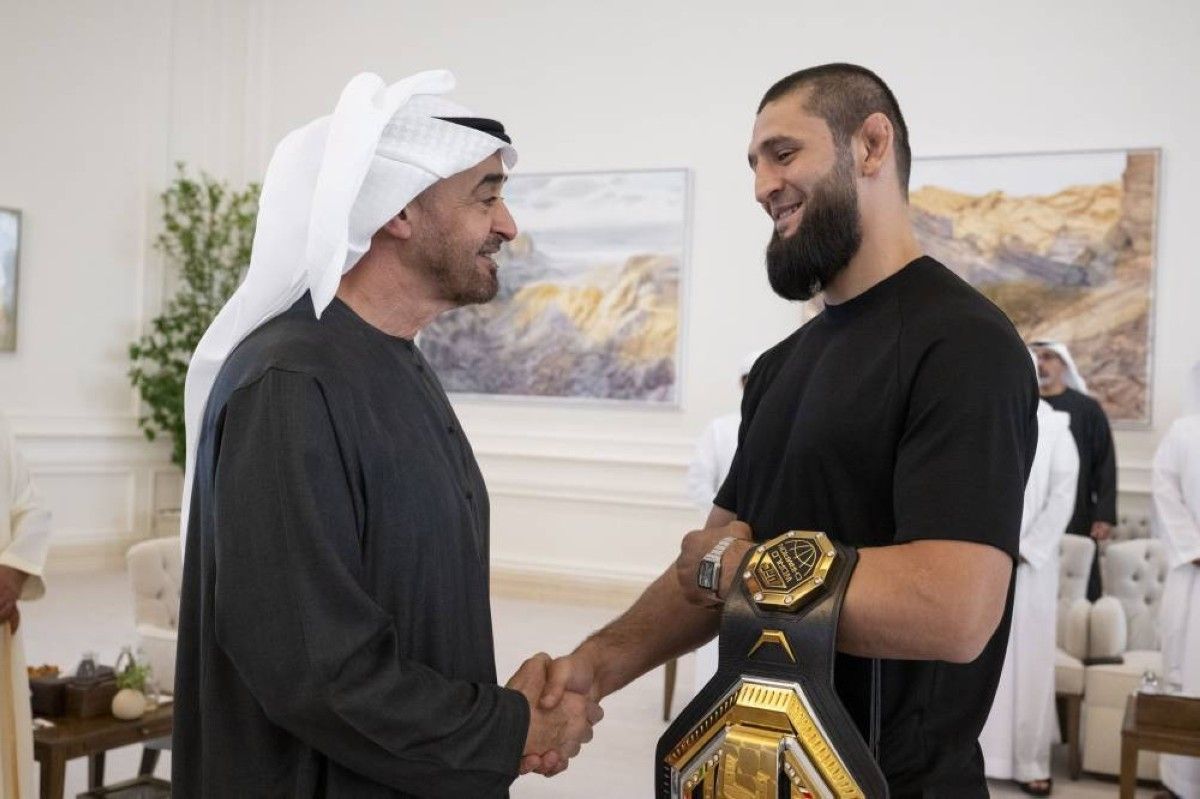 محمد بن زايد يستقبل بطل العالم في الوزن المتوسط لمنافسات "يو اف سي"