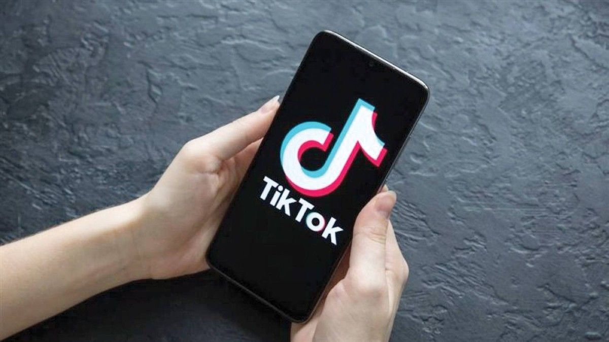 ترامب يوقع أمراً لبيع تيك توك في أمريكا بـ 14 مليار دولار