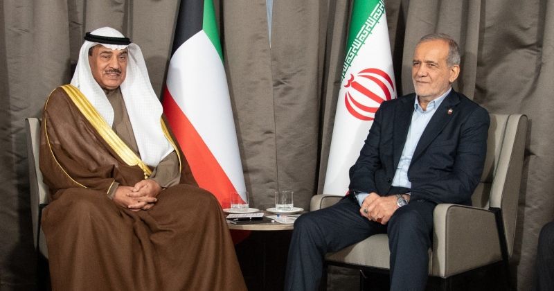 ممثل سمو الأمير يستعرض مع الرئيس الإيراني العلاقات المشتركة وسبل تعزيزها