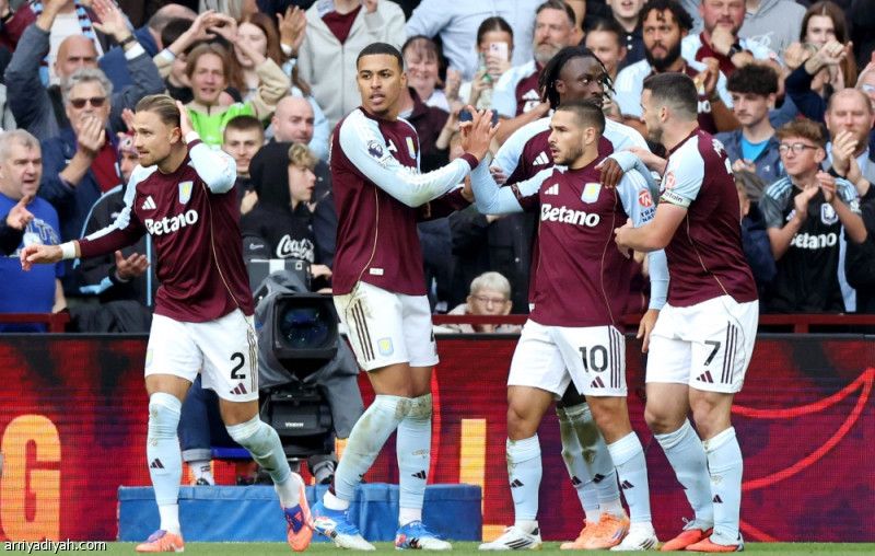 أستون فيلا يقتنص الانتصار الأول