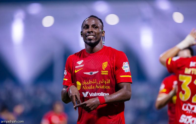 القادسية ينهي انتظار 14 عاما بإسقاط الفتح في الأحساء