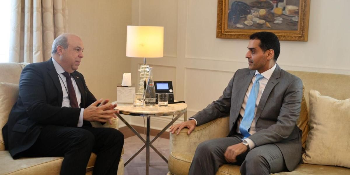 وزير المواصلات يجتمع مع وزير الطيران المدني المصري