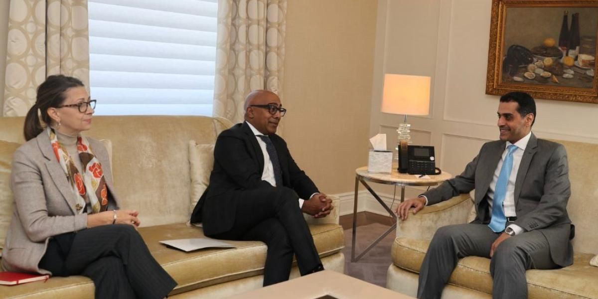 وزير المواصلات يجتمع مع نائب وزير النقل الكندي