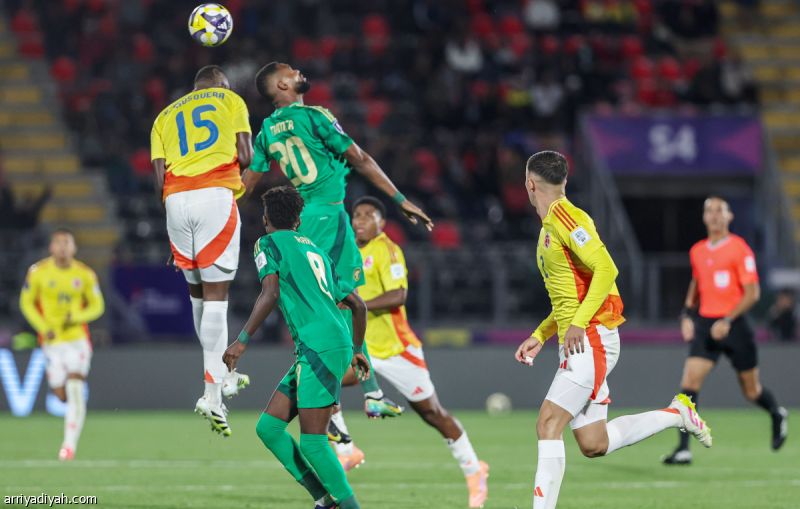 الأخضر يبدأ رحلة المونديال بخسارة