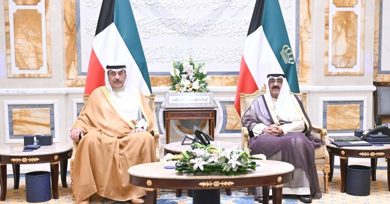 سمو أمير البلاد يستقبل سمو ولي العهد