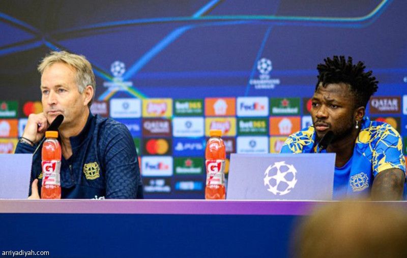 قبل آيندهوفن.. هيولماند يلجأ إلى تيلمان