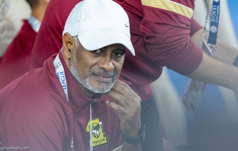 الاتحاد يبدأ مواجهة شباب الأهلي بمحلي وحيد