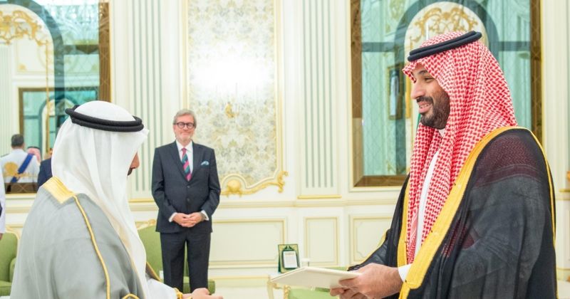 سفير الكويت يسلم أوراق اعتماده لولي العهد السعودي