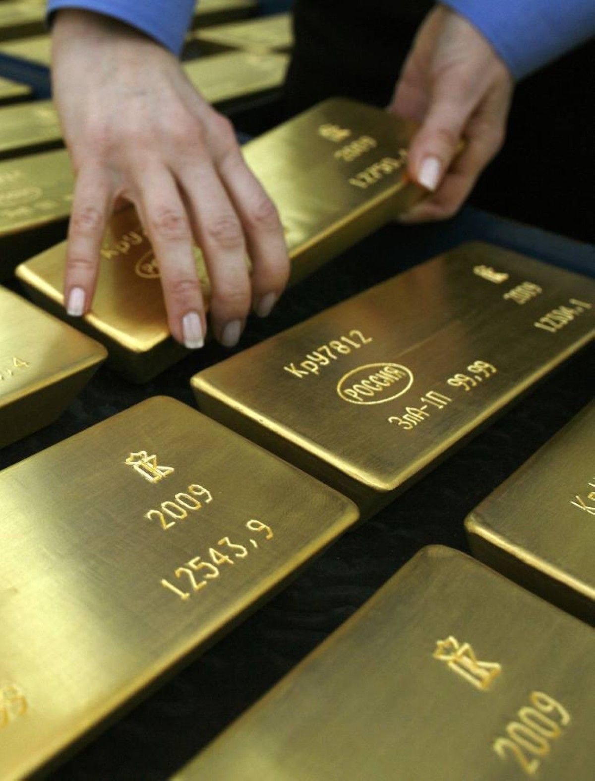 أفضل أداء شهري للذهب في 14 عاماً