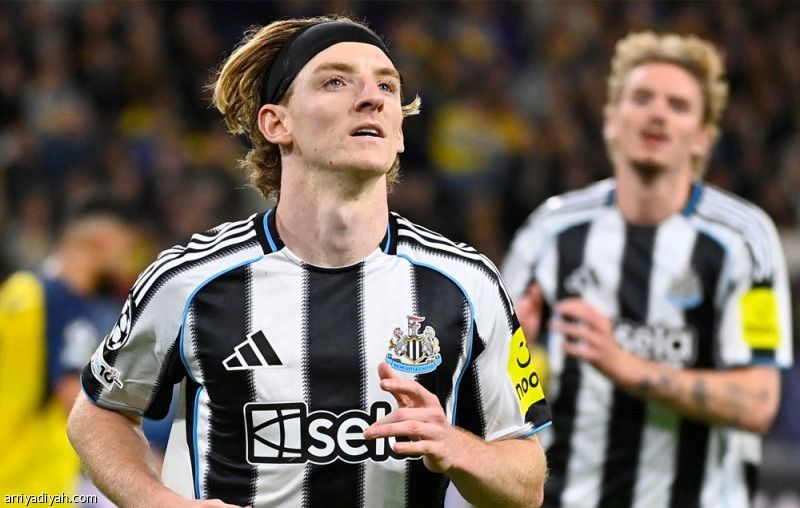 رباعية سانت جيلواز تمنح نيوكاسل الانتصار الأول