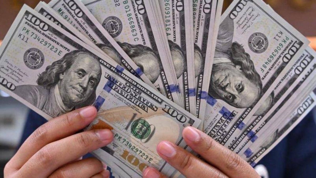 الدولار يواصل النزيف بضغط الإغلاق الحكومي في أمريكا