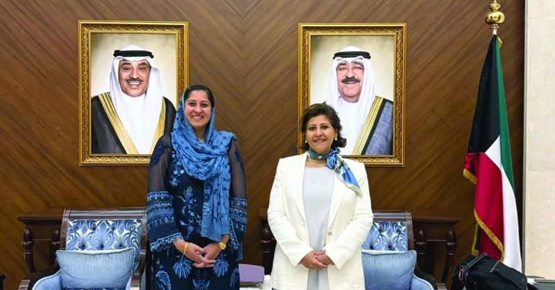 جواهر الدعيج مع الخبيرة المستقلة عطية واريس