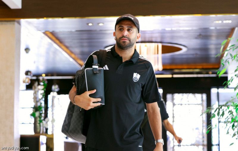 الجزائر تضم محرز وبن زية.. وتبعد عوار وبن رحمة