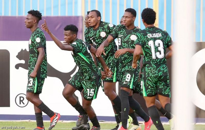 المحترفون السبعة سلاح نيجيريا أمام الأخضر