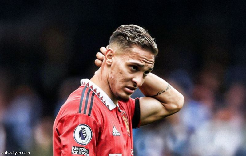 أنتوني: عاملوني بقلة احترام ووقاحة في مانشستر يونايتد