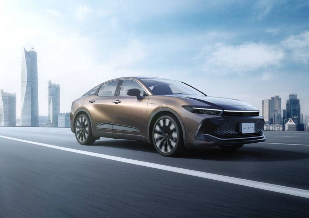 "التوفير والأداء" سر تحوّل المستهلكين نحو السيارات الكهربائية والهجينة في الإمارات