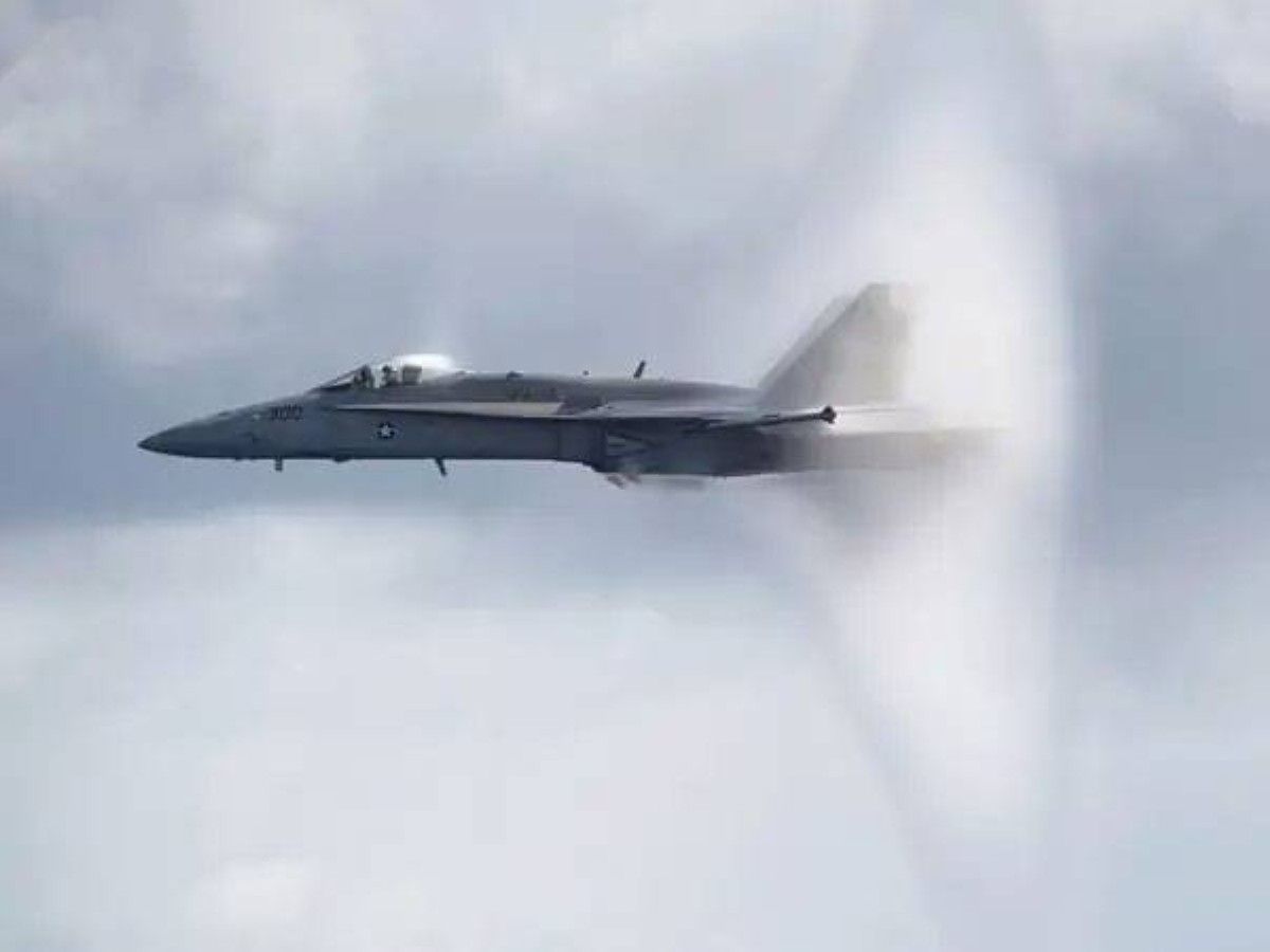 ماذا يحدث عندما تتجاوز طائرة الركاب سرعة الصوت؟