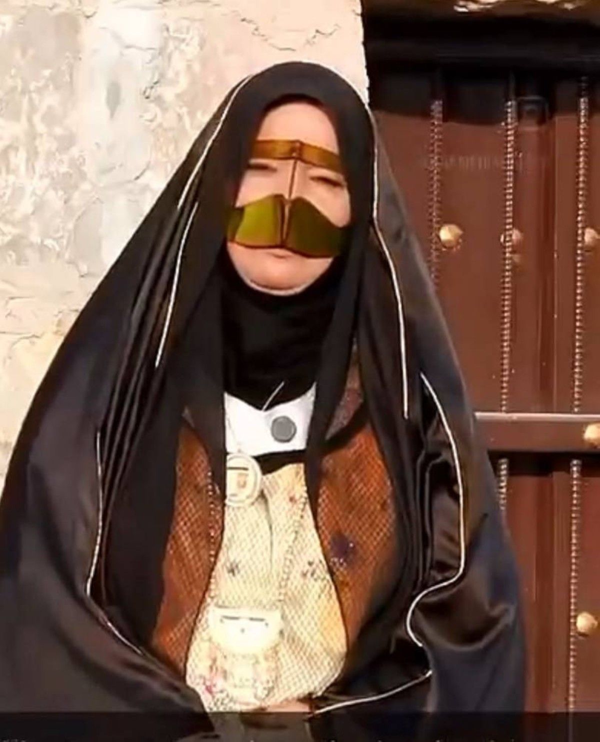 فاطمة المنصوري.. جدّة تغرس القيم في 18 حفيداً