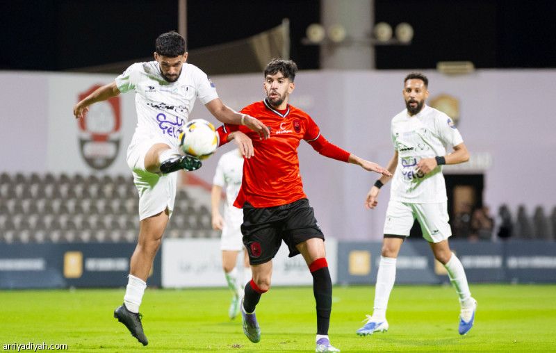 بـ 10 لاعبين.. الرائد يحرج الطائي