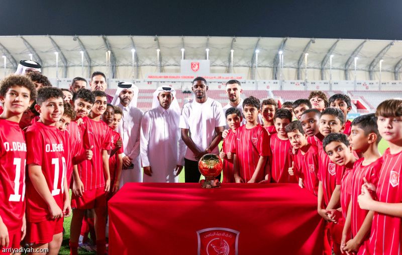 الدحيل يحتفل بنجم الكرة الذهبية