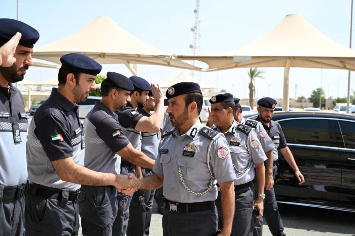 قائد عام شرطة أبوظبي يطّلع على سير العمل في «مرور الظفرة»