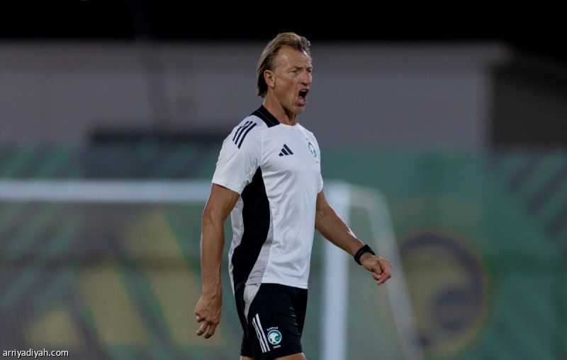 الإثنين.. آل سعد يكمل قائمة الأخضر