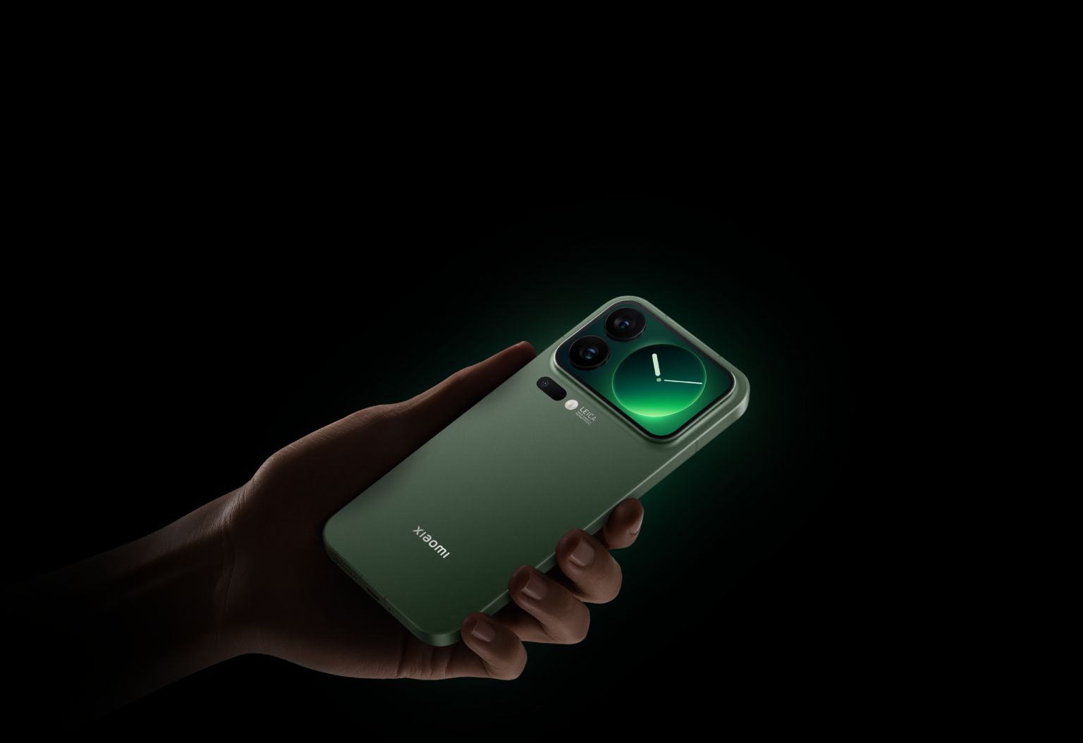 تبدو وكأنها مجرد حلية.. ما المميز في شاشة “Xiaomi 17 Pro” الخلفية؟