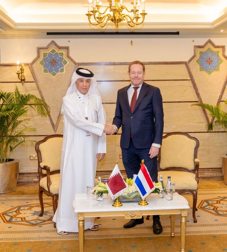 وزير الدولة للشؤون الخارجية يجتمع مع وزير الخارجية الهولندي