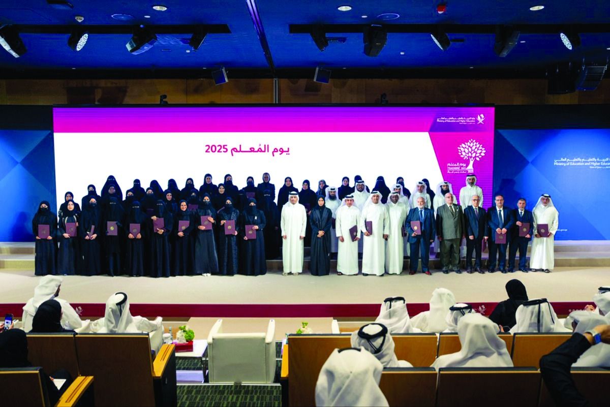 معاليه عبر «إكس»: عطاء يشهد على مسيرة وطن يضع الإنسان أولاً.. رئيس الوزراء يكرم 60 معلماً ومعلمة لمسيرتهم الحافلة بالعطاء