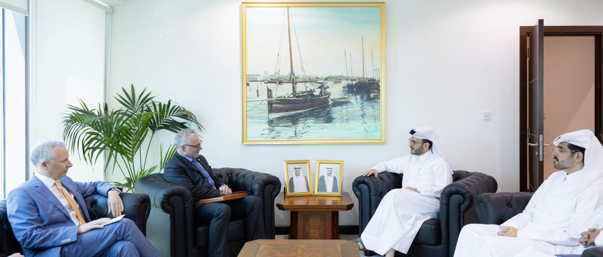 مستشار رئيس مجلس الوزراء المتحدث الرسمي لوزارة الخارجية يجتمع مع المستشار الأول لرئيس الوزراء الكندي