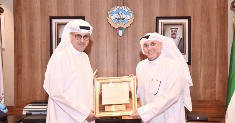 المخيزيم يبحث «توثيق الإرث التاريخي لقطاع الكهرباء والماء» مع الباحث محمد كمال