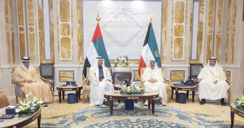 سمو الأمير يستقبل رئيس الإمارات بمناسبة زيارته للبلاد