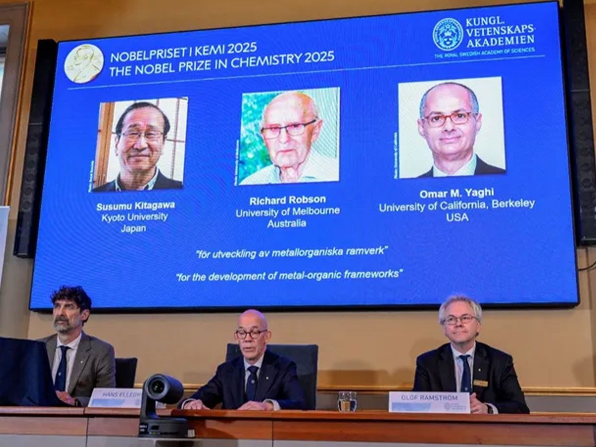 أردني وبريطاني وياباني يفوزون بجائزة نوبل للكيمياء 2025