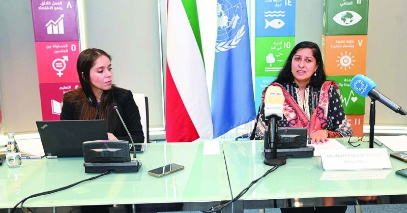 آتيا واريس (يمين) متحدثة في المؤتمر الصحافي (تصوير نايف العقلة)