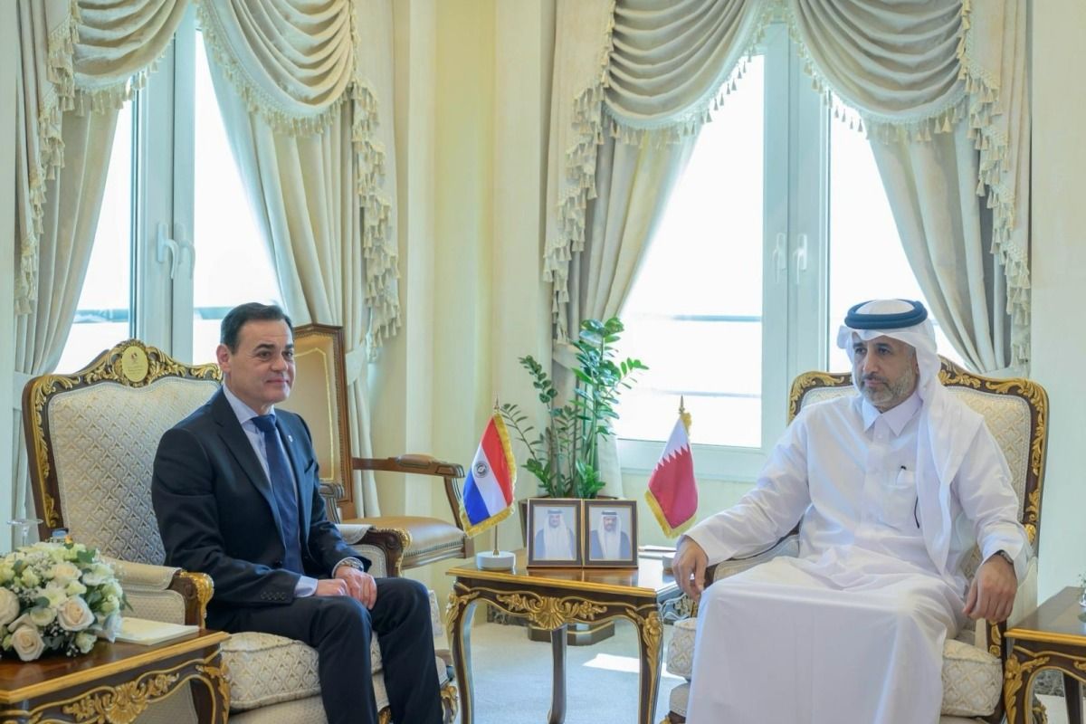 وزير الدولة للشؤون الداخلية يجتمع مع وزير خارجية الباراغواي