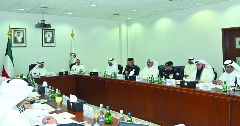 محافظ الجهراء مترئساً الاجتماع